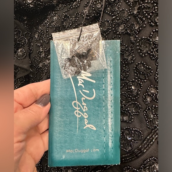 MAC DUGGAL, PETITE EMBELLISHED CAP SLEEVE GOWN. - Picture 10 of 16